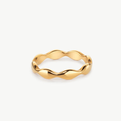 Wavy Ring Band